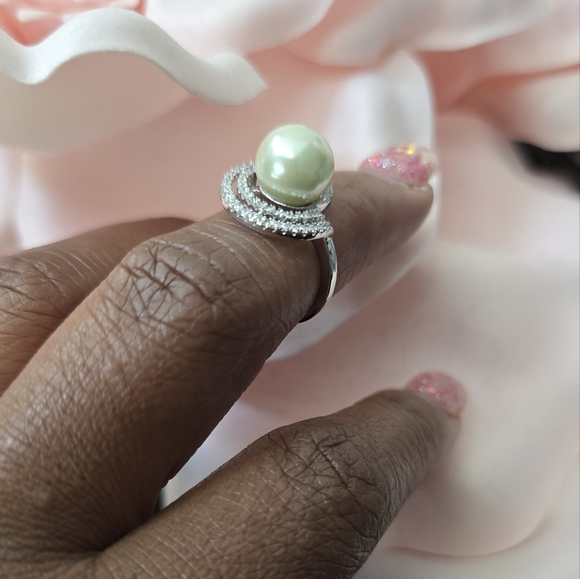 Sunset Pearl and Sterling Silver Ring - Picture 2 of 2